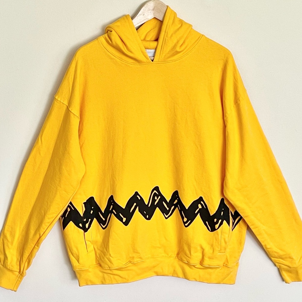 Cedar Fair Peanuts Charlie Brown Yellow Black Hoodie Adult size XL - Picture 3 of 10